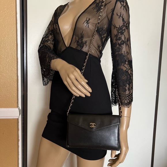 CHANEL Handbags - Beautiful authentic Chanel flap crossbody.😍